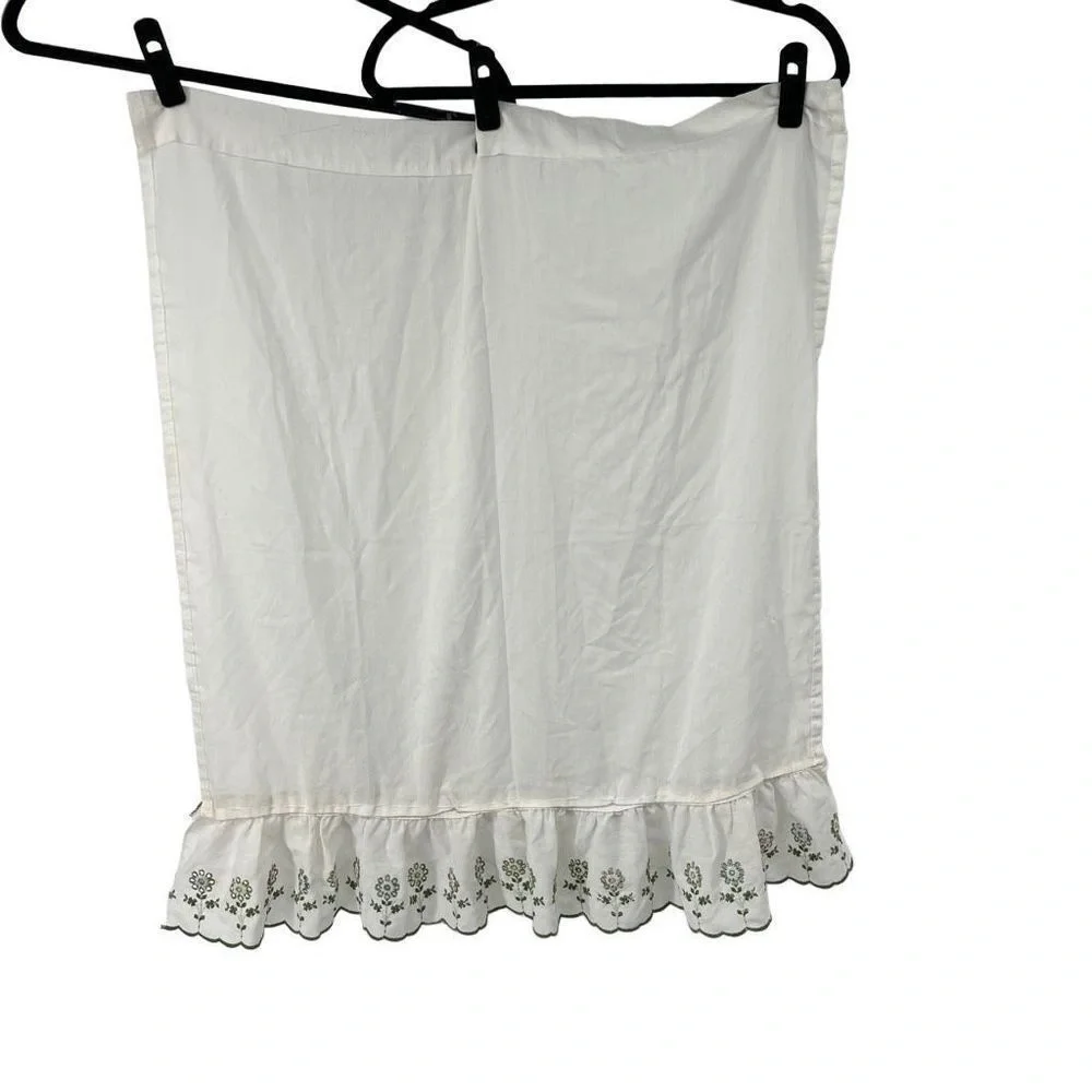 Vintage White‎ Ruffled Pom Pom Flowers Curtain